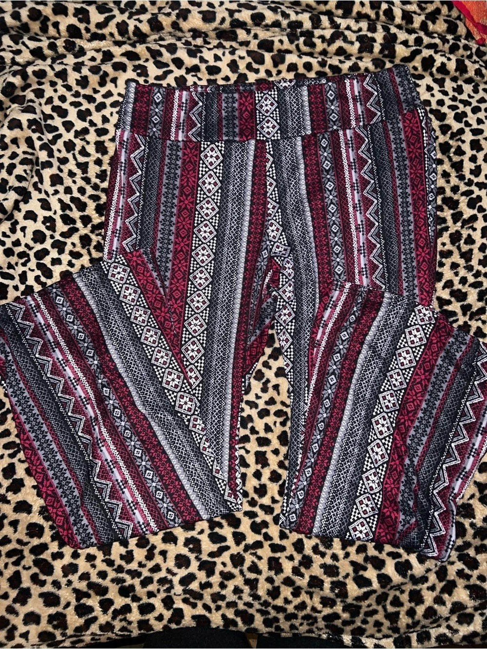No Boundaries Patterned Leggings in Black & Red Size XXL